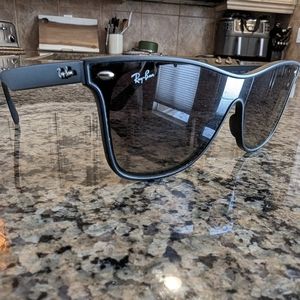 Ray-Ban Blaze Wayfarer in Black